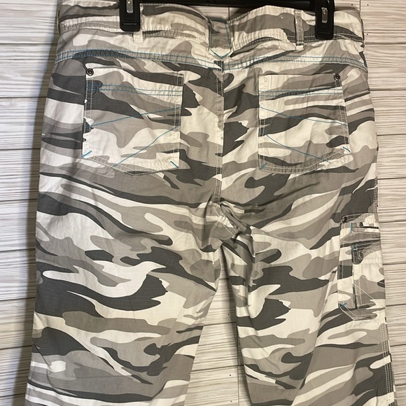 Cabela’s casuals women’s size 12 camo cargo pants - Picture 4 of 4